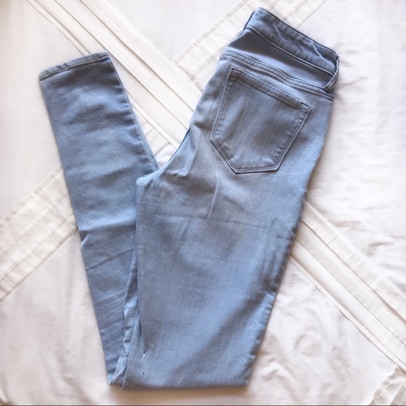 Old Navy Light Wash Jeans - Picture 2 of 3